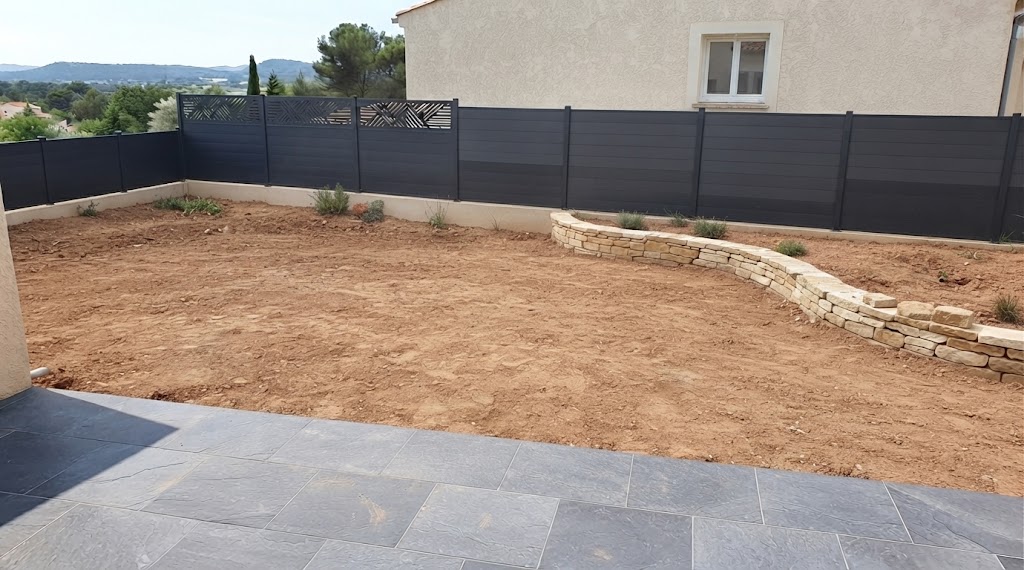 Terrain aménagé avant